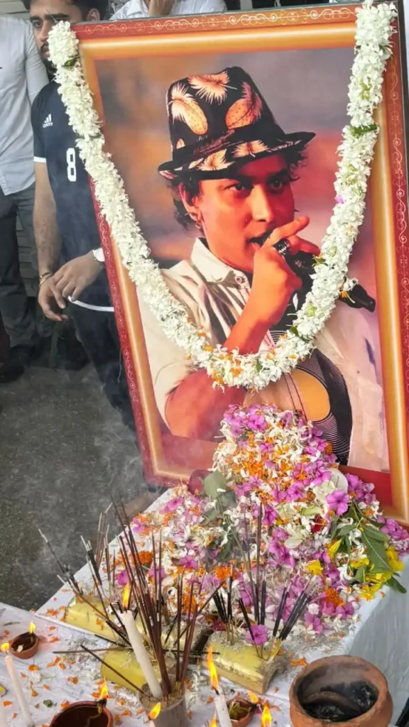Fans Gather at Time Square Mall, Zoo Road, to Honor Zubeen Garg (1)