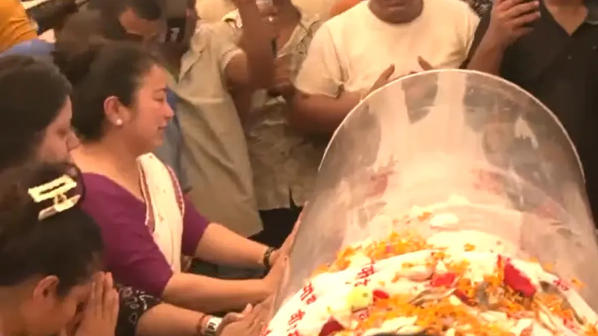 Zubeen Garg’s Wife Breaks Down in Kahilipara as Community Continues to Mourn