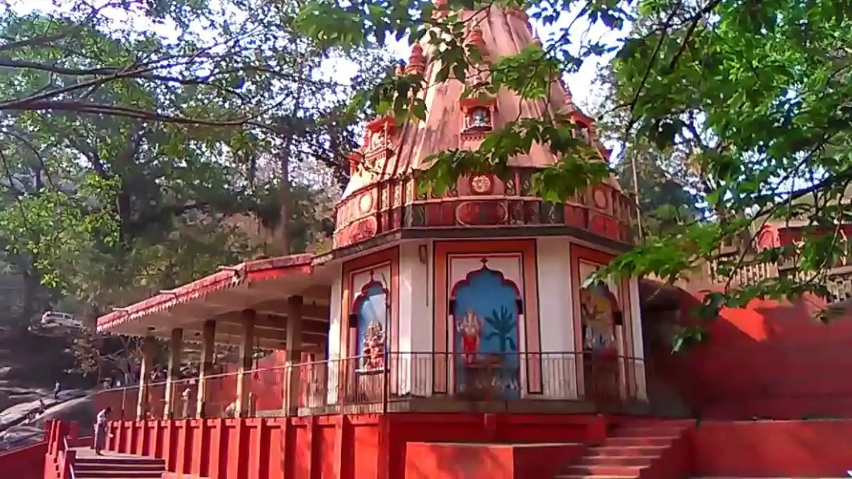 Devotees Gather at Basistha Temple on Saptami to Collect Holy Water for Nabapatrika Rituals