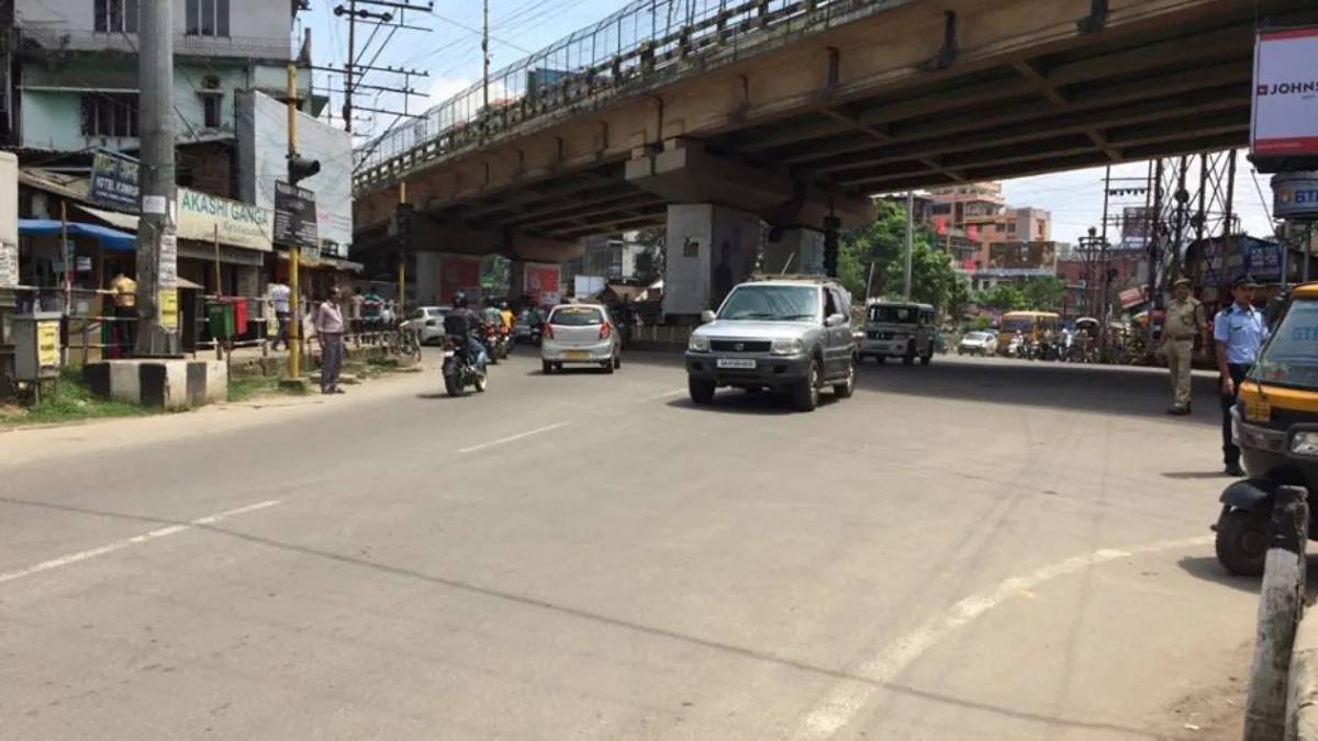 Street Dweller Disrupts Traffic Under Ulubari Flyover in Guwahati
