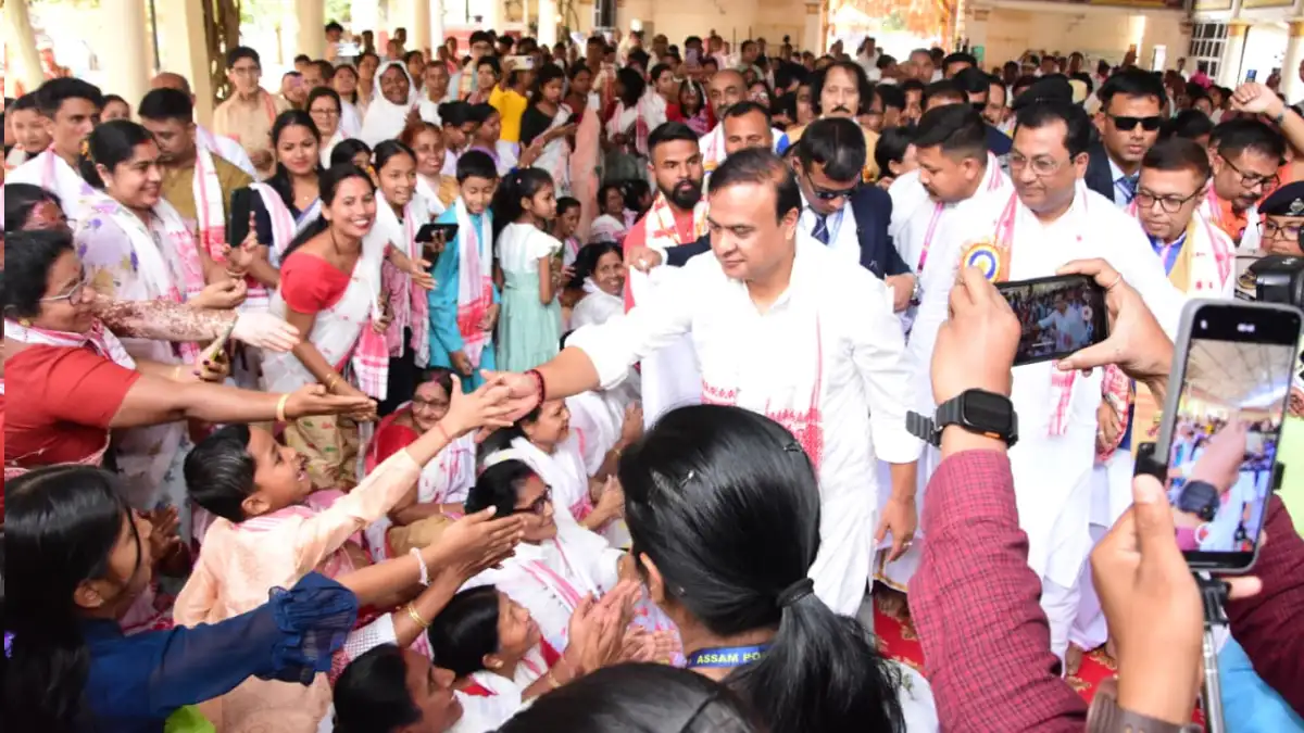 CM Attends Doul Mahotsav at Batadrava Than