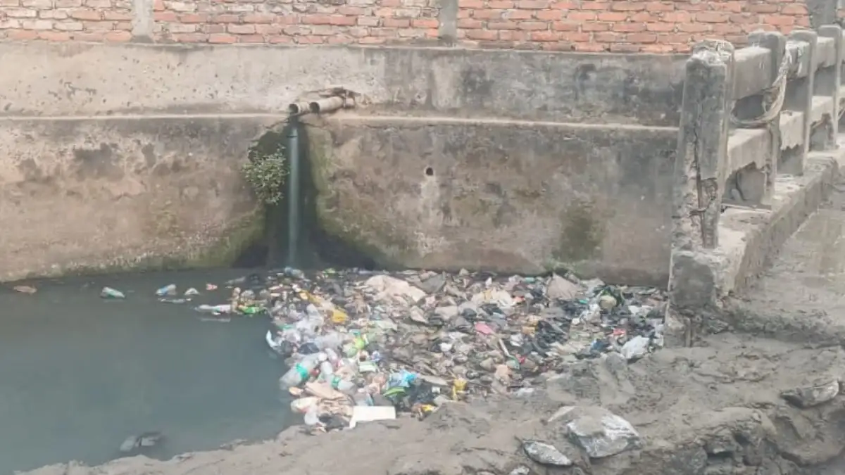 Garbage-Choked Drain on KC Sen Road Highlights Civic Responsibility in Guwahati