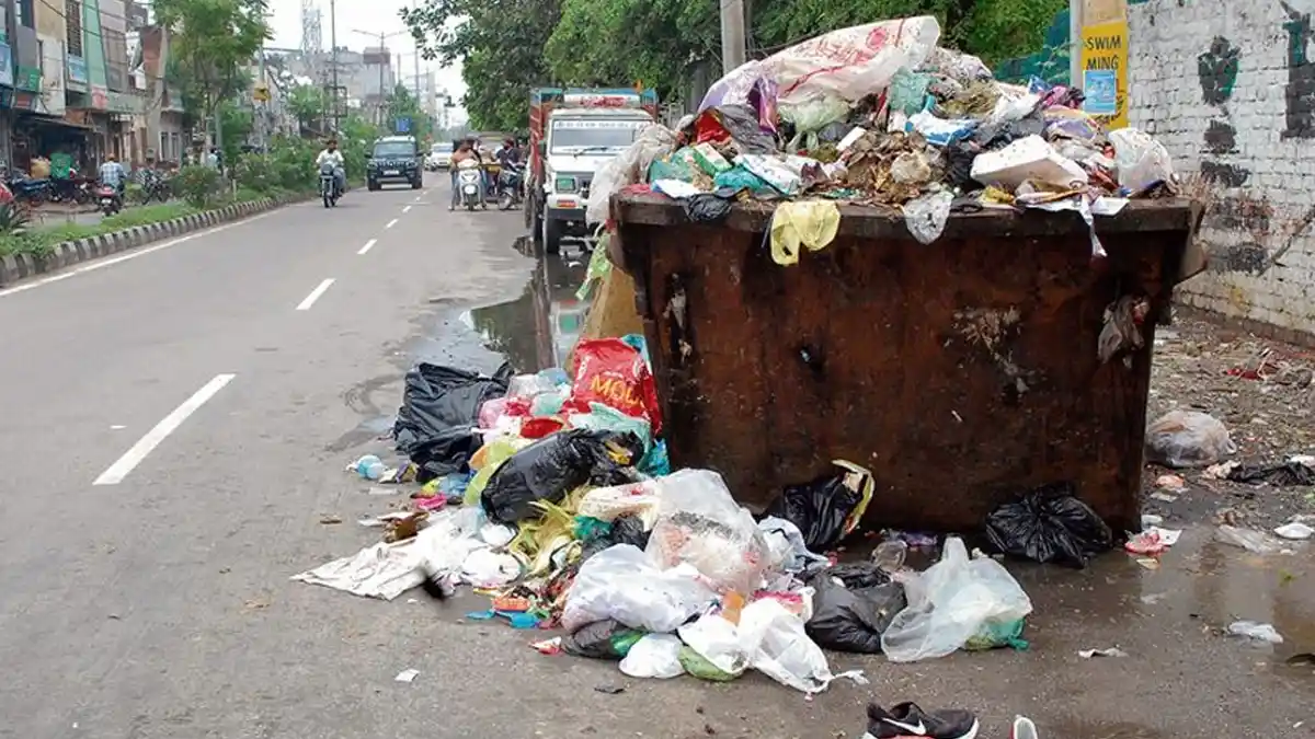 Viral Video Shows Irony of “No Garbage” Sign in Guwahati