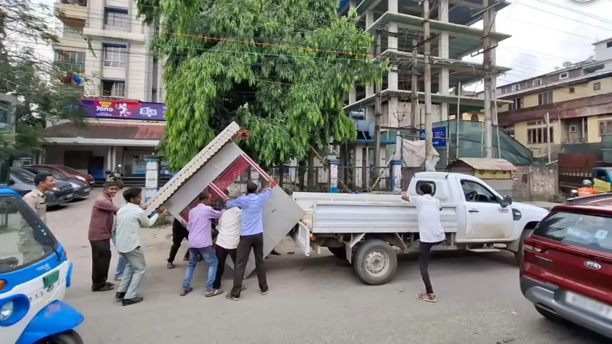 GMC Conducts Eviction Drive at Jayanagar’s Tripura Road to Reclaim Public Space in Guwahati
